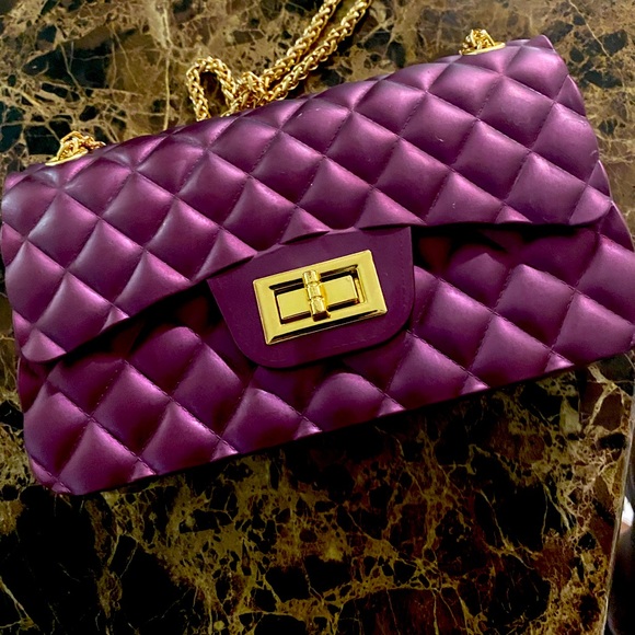 I’m selling a purple purse and a lot more - Picture 1 of 3